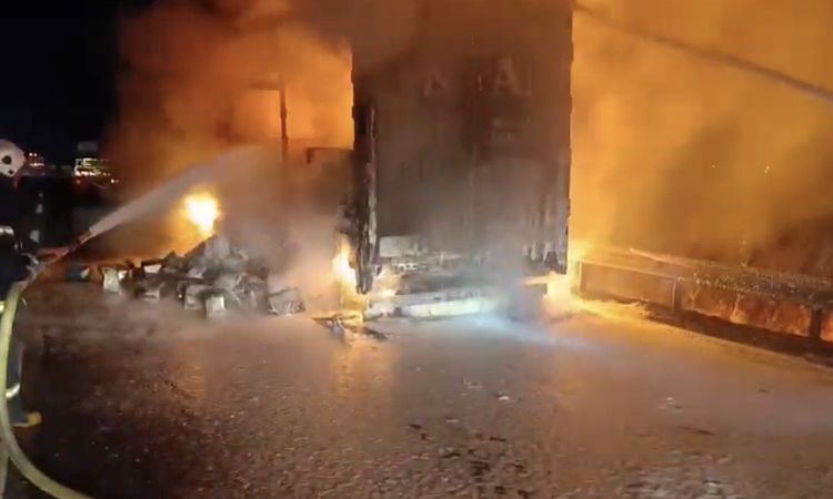 Ayrıntılar Netleşti: Kahramanmaraş'ta madeni yağ yüklü tır alev alev yandı - Haberleri - Son Dakika Bilgileri