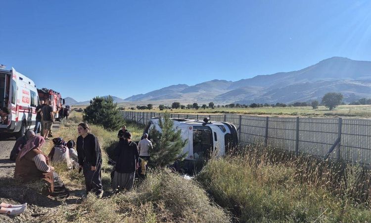 Ayrıntılar Netleşti: Kahramanmaraş’ta tarım işçilerini taşıyan araç devrildi: 19 yaralı - Son Dakika ve Merak