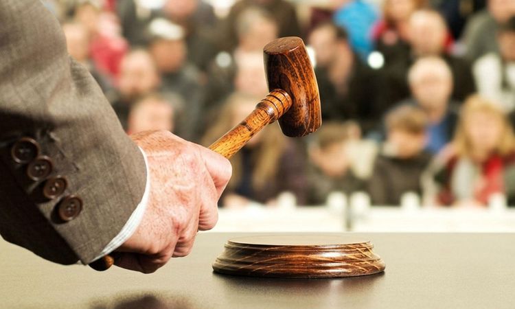 Kritik Açıklama: Kahve fincanları, tütsü, seramik kaplumbağalar... Ünlü ismin eşyaları açık artırmada - Son Da