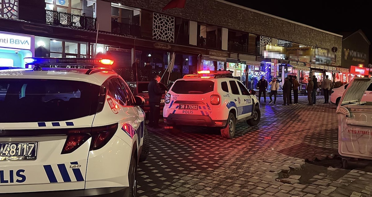 Son Gelişme: Kahvehane'de bıçaklı kavga dehşeti - Haberleri ve Merak Edilenler