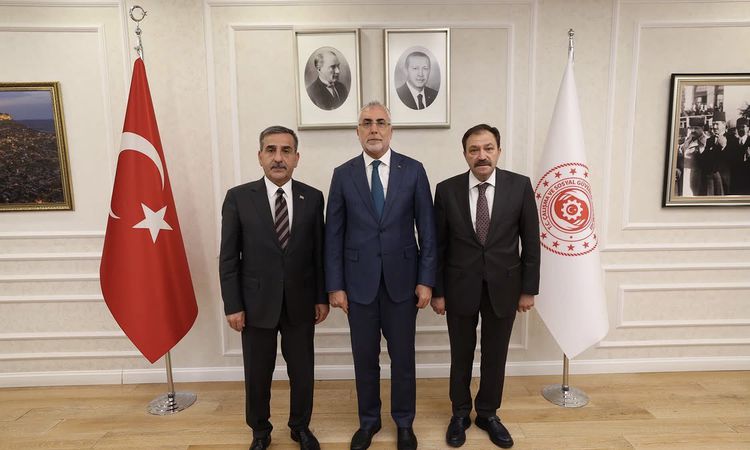Kritik Açıklama: Kamu-Sen'den Bakan Işıkhan'a Kapsamlı Ziyaret: PTT, Zam ve Emekli Maaşları Masada - Haberleri
