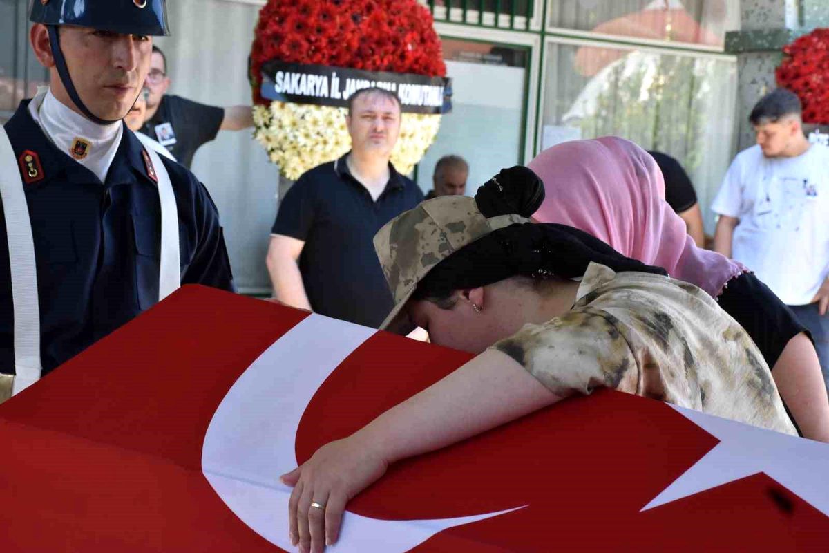 Specialist Sergeant, who succumbed to cancer, was sent off on his final journey with a military ceremony - Last Minute