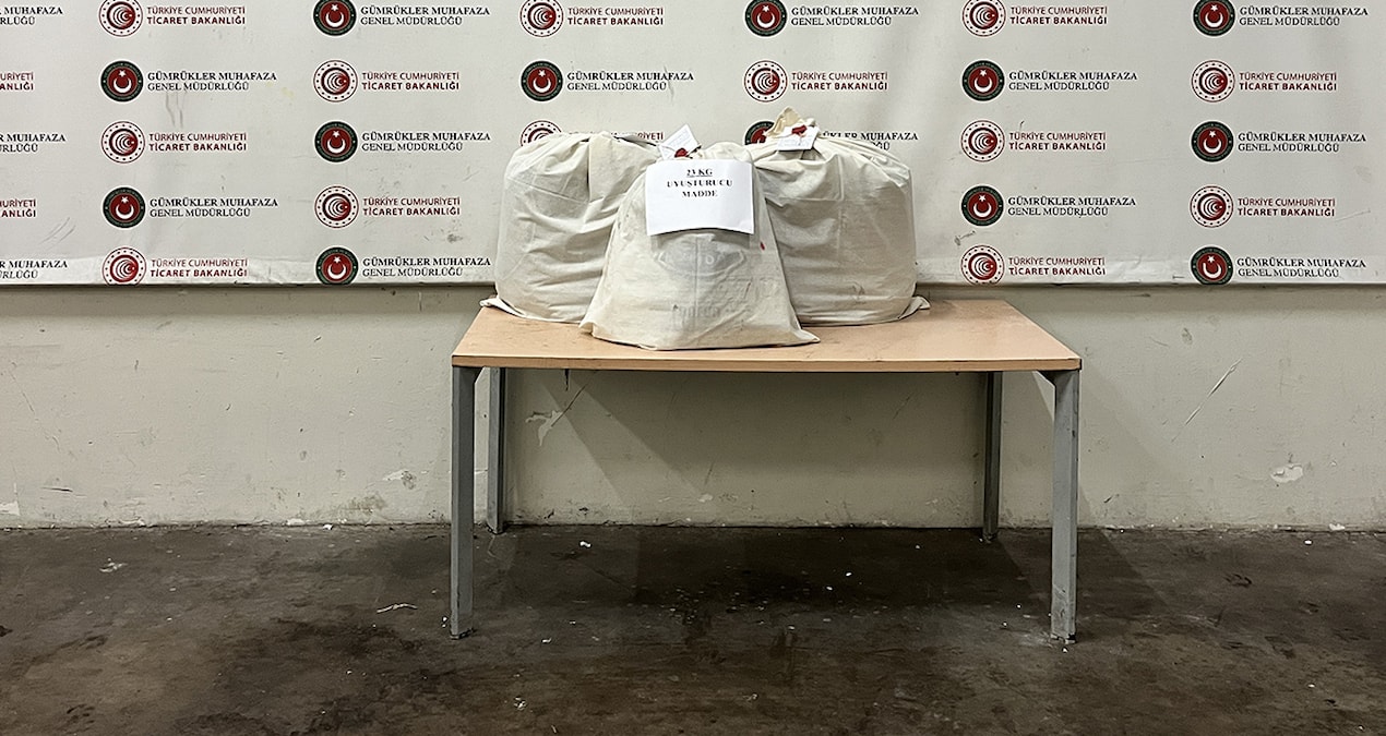 Ayrıntılar Netleşti: Kapıkule’de otomobilde 22 kilo esrar yakalandı: Sürücü hakkında tutuklama kararı verildi