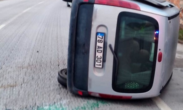 Karabük Eskipazar'da iki otomobilin karıştığı kazada 1 kişi yaralandı: Gelişmeler Takip Ediliyor