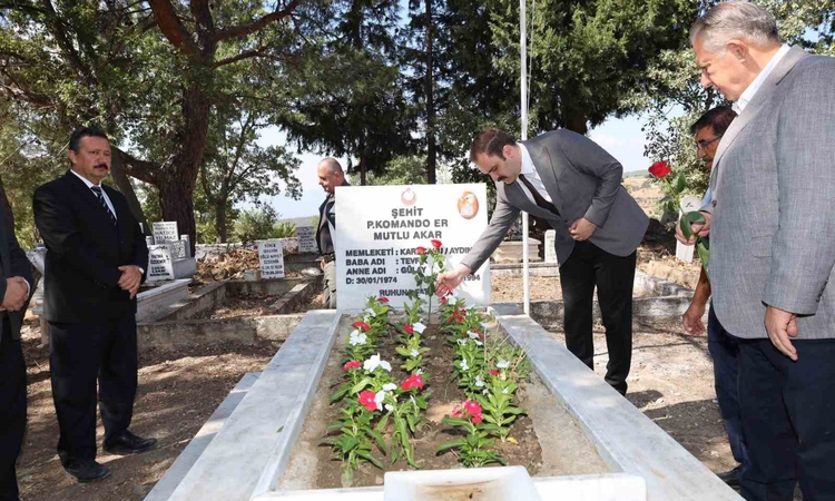 Karacasu’da şehit Akar mezarı başında anıldı