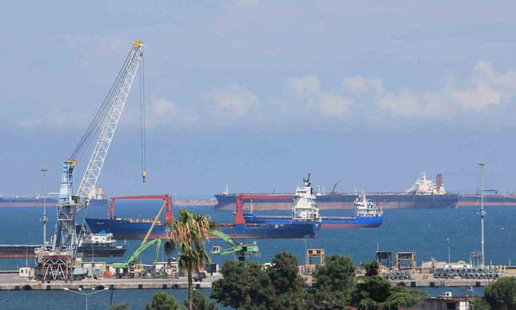 Sıcak Gündem: Karadeniz'deki gerginlik Samsun'da gemi yoğunluğunu artırdı - Haberleri: Gelişmeler Takip Ediliy