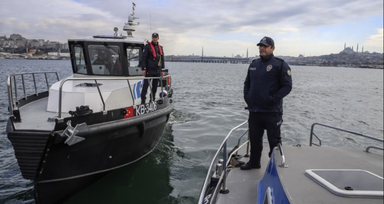 Kritik Açıklama: Karaköy'de yolcu vapuru tekneye çarptı! - Son Dakika ve Merak Edilenler