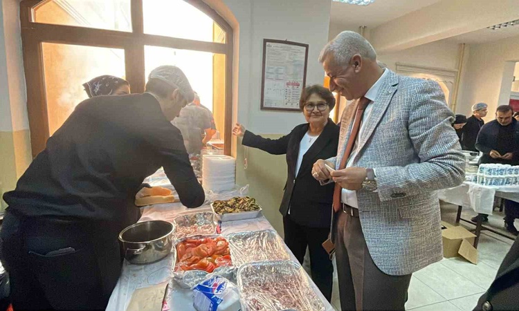 Karaman'da lisenin 29 Ekim panayırında öğrenci ürünleri sergilendi