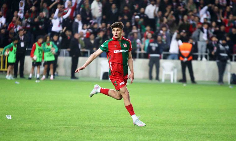 Kritik Açıklama: Karşıyaka'da 3 oyuncuya transfer izni - Haberleri - Son Dakika Bilgileri
