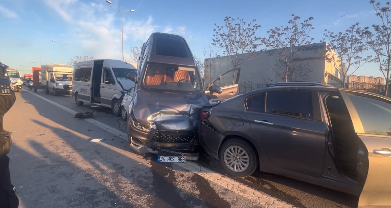 Kartal'da zincirleme kaza: 5 kişi yaralandı - Son Dakika Haberleri ve Merak Edilenler