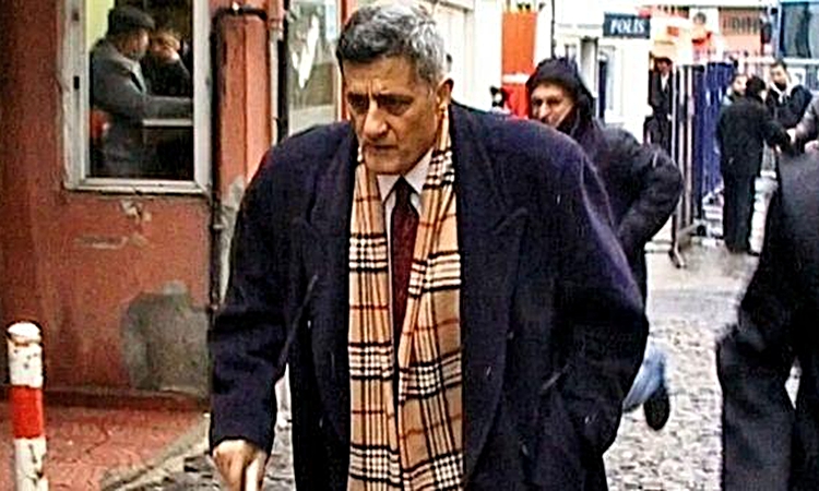 Kaşif Kozinoğlu Kurtlar Vadisi olayı nedir? Kurtlar Vadisi senaristleri Raci Şaşmaz, Bahadır Özdener ve Cüneyt