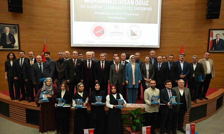 Kastamonu Üniversitesinde ilahiyat tez yarışmasında ödüller araştırmacılara verildi