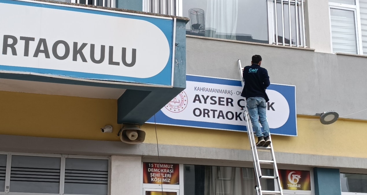 Katliamın yaşandığı okulun tabelası yeni binaya asıldı - Son Dakika: Gelişmeler Takip Ediliyor