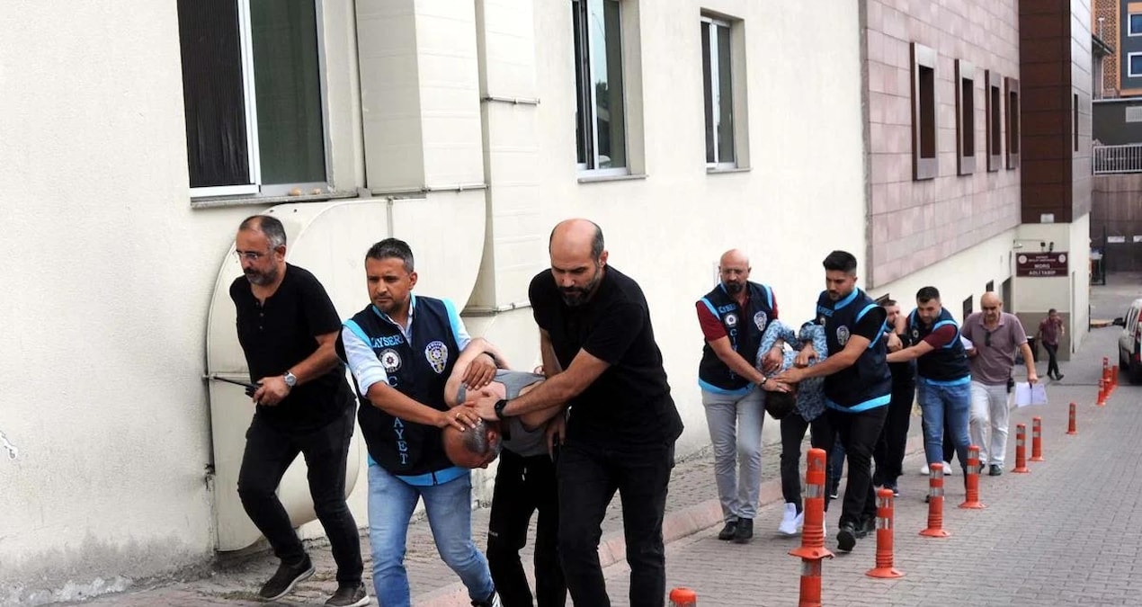 Sıcak Gündem: Kavgaya müdahale eden polisin şehit olduğu olayda müebbet ceza onandı - Haberleri - Son Dakika B