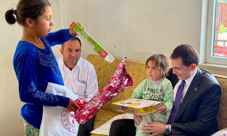 Kritik Açıklama: Kaymakam Atam, Kurtdere Köyü'nde Çam Ailesini Ziyaret Etti - Son Dakika