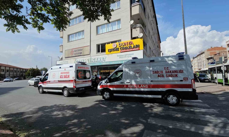 Kayseri Kocasinan'da akrabasını bıçaklayan şüpheli halk otobüsüne çarpıp yakalandı - Son Dakika Bilgileri