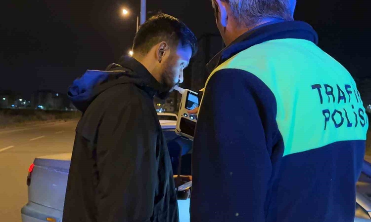 Kayseri Kocasinan'da dur ihtarına uymayan alkollü sürücüye 250 bin TL ceza yazıldı - Son Dakika Bilgileri