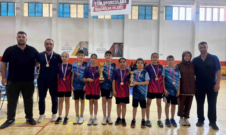 Gündemden Son Bilgiler: Kayseri Masa Tenisinde Aksaray'da Damga Vurdu: Kız Takımı Şampiyon, Erkek Takımı Türki