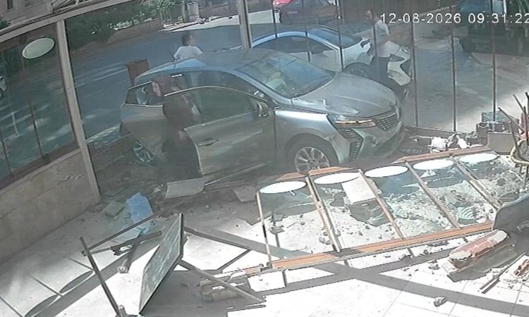 Kayseri'de Otomobil Fırına Girdi: Bebek Yaralandı - Haberleri ve Merak Edilenler