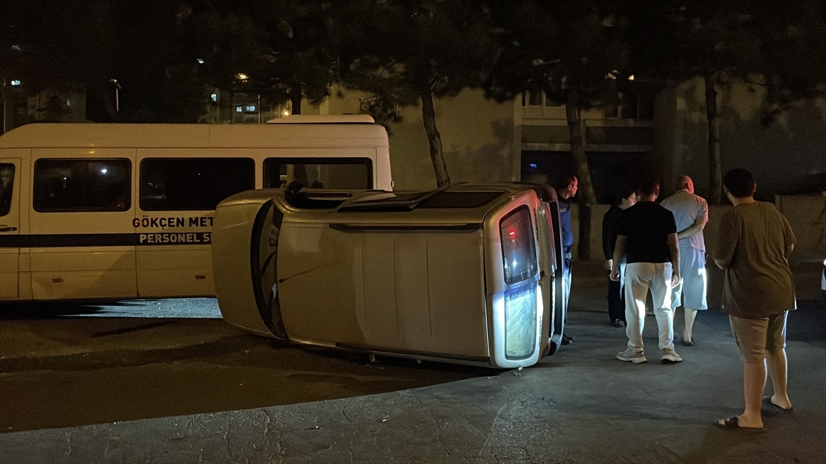 Three injured in Kayseri after car and light commercial vehicle collide