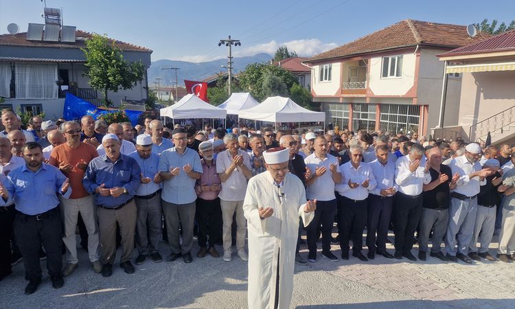 Kritik Açıklama: Kelkit Çayı'nda Kaybolan İlker Parlak İçin Gıyabi Cenaze Namazı Kılındı - Son Dakika Haberler
