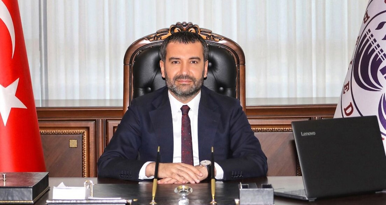 Gündemden Son Bilgiler: Kemer sıkma vatandaşa, israf AKP’li başkana: 114 bin TL’lik fincan-şapka alımı - En So