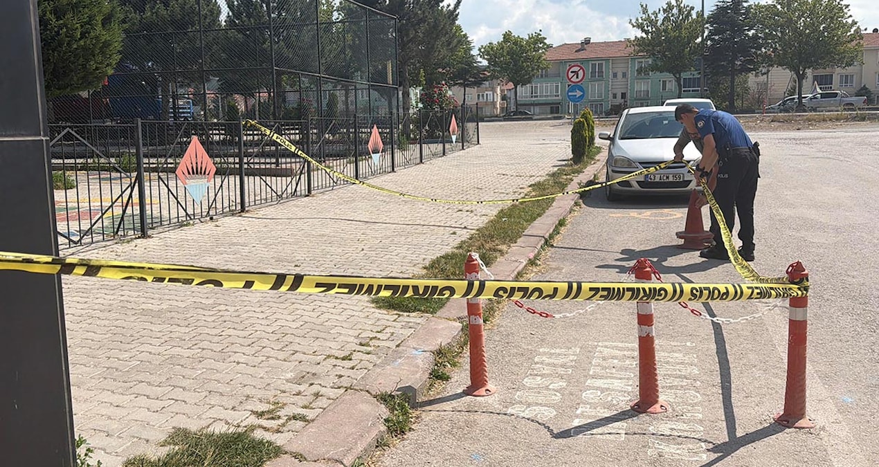 He responded by throwing stones at the attacker who shot him in the foot - News