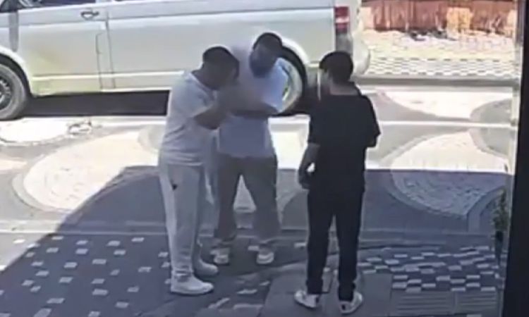 Son Gelişme: Keşan'da Kuaförden Çırağına Şiddet: İşletmeci Gözaltına Alınıp Serbest Bırakıldı - Haberleri