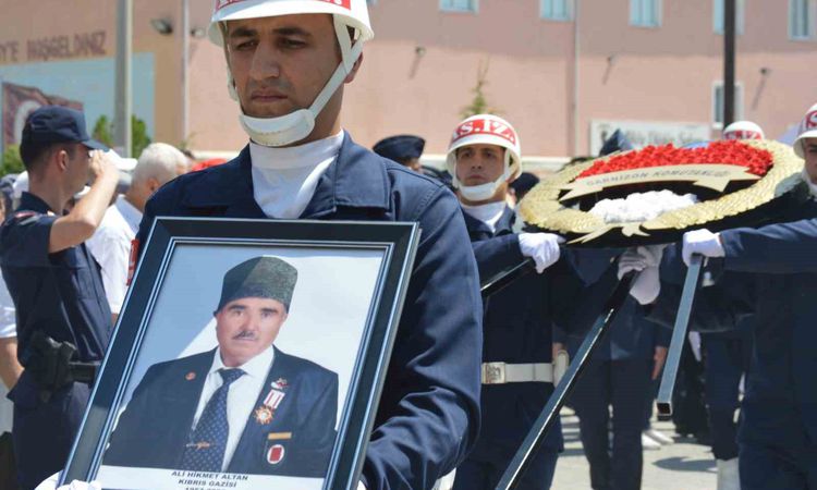 Son Gelişme: Kıbrıs Gazisi Ali Hikmet Altan Son Yolculuğuna Askeri Törenle Uğurlandı - Son Dakika ve Merak Edi