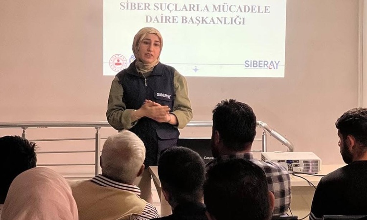 Kilis Emniyet Müdürlüğü, Göç İdaresi'nde yabancı uyruklulara siber güvenlik anlattı