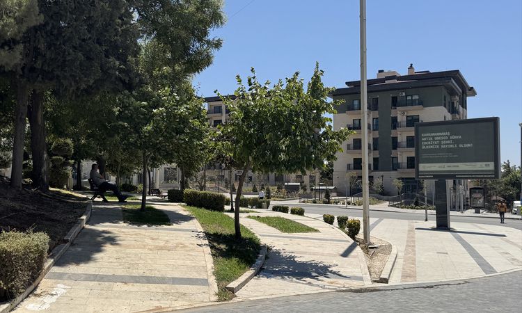 Kilis ve Kahramanmaraş'ta sıcak hava günlük yaşamı olumsuz etkiliyor - Son Dakika Haberleri - Son Dakika Bilgi