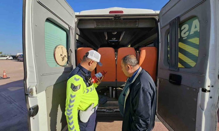 Kilis'te trafik jandarması okul tedbirleri kapsamında 27 öğrenci servisini denetledi: Gelişmeler Takip Ediliyo