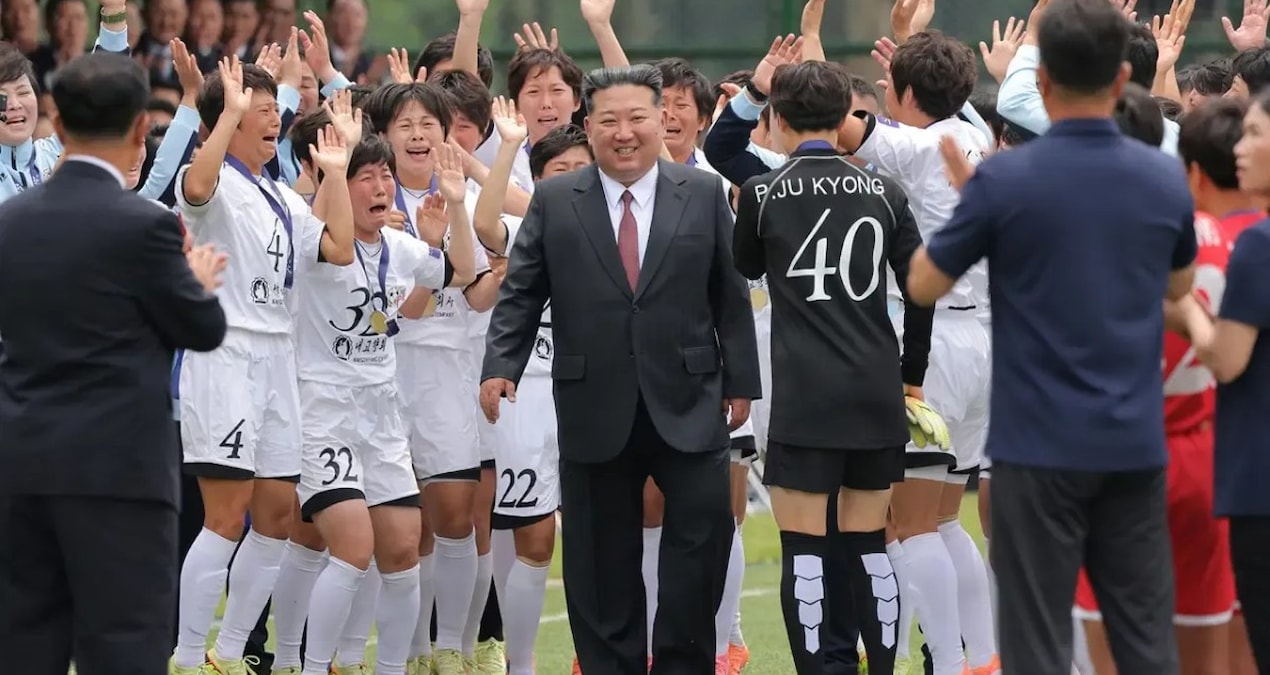 Gündemden Son Bilgiler: Kim Jong-un'u görünce zıplayıp gözyaşlarına boğuldular: Şampiyon takımın görüntüleri o