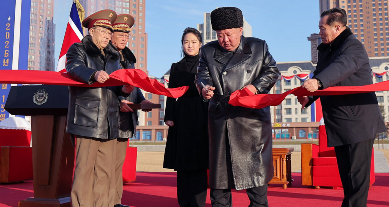 Ayrıntılar Netleşti: Kim Jong Un, Ukrayna'da ölen askerlerin aileleri için yapılan apartman sitesini açtı - So