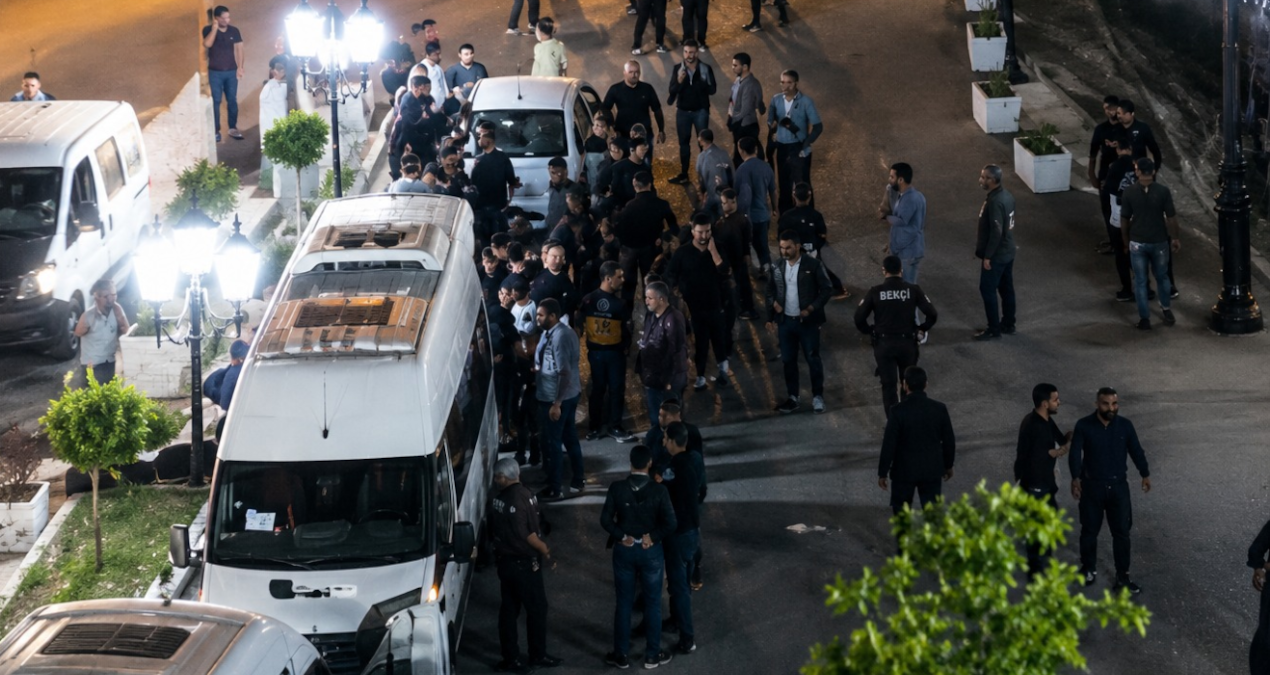 Gündemden Son Bilgiler: Kına gecesinin tadı kaçtı: İki aile bıçak ve sopalarla birbirine girdi - Son Dakika: G