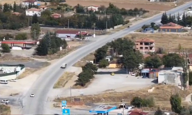 Kırıkkale'de kırmızı ışık ihlali yapan minibüs sürücüsüne 28 bin lira ceza kesildi ve Merak Edilenler