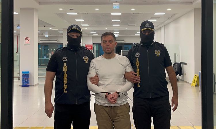 Kritik Açıklama: Kırmızı bültenle aranan suç örgütü elebaşı Türkiye'de - Son Dakika: Gelişmeler Takip Ediliyor