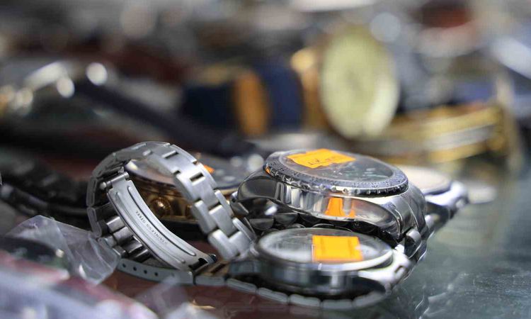 Gündemden Son Bilgiler: Kırşehir'de Saatçilerden Analog Saatlere Dönüş Uyarısı: Akıllı Saat Tamirindeki Sorunl