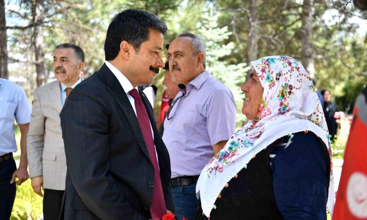 Kırşehir Governor Demiryürek commemorated the July 15 Martyrs at Ahmet Tozluklu Martyrdom - News