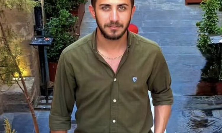 Kritik Açıklama: Kızıltepe'de Bıçaklı Kavga: Doğan Çılgın yaşamını yitirdi, Cinayet Şüphelisi Kuzeni Çıktı - H