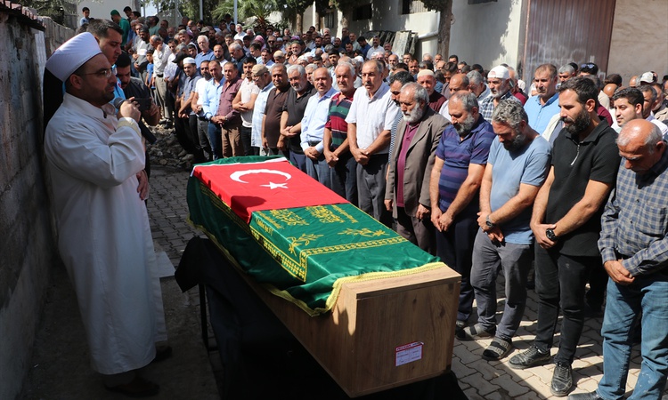 KKTC'de batan gemide ölen Mustafa Demir, Hatay'da kardeşinin yanına defnedildi