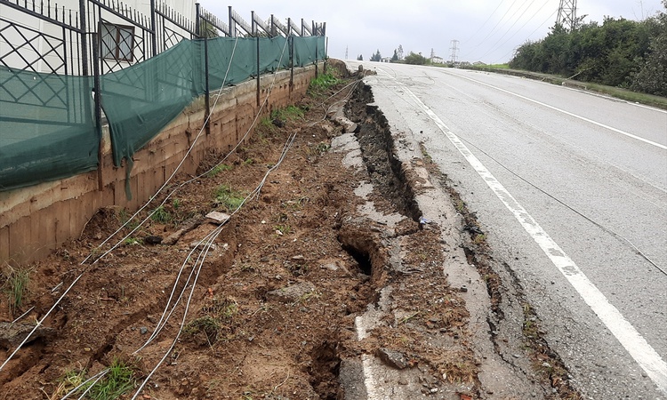 Kocaeli Gölcük'te sağanak sonrası 2 sitede 9 bina tedbir amaçlı tahliye edildi - Son Dakika Bilgileri