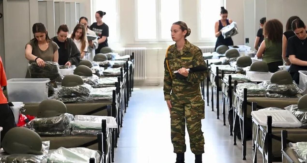 Komşuda kadınlar bile askere alındı: 1 yıl görev yapacaklar - Son Dakika