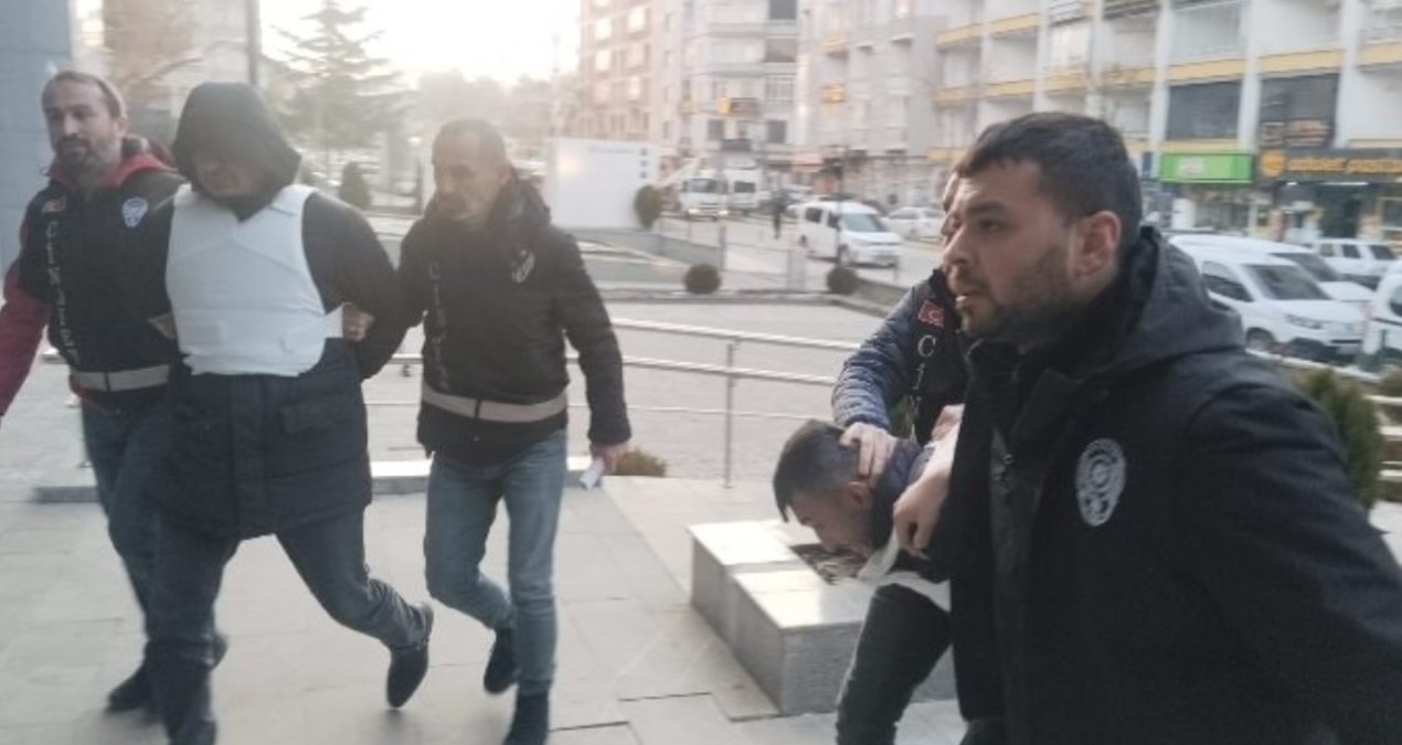 Sıcak Gündem: Komşusunu öldürüp 6 parçaya ayıran şüpheli adliyede - Son Dakika