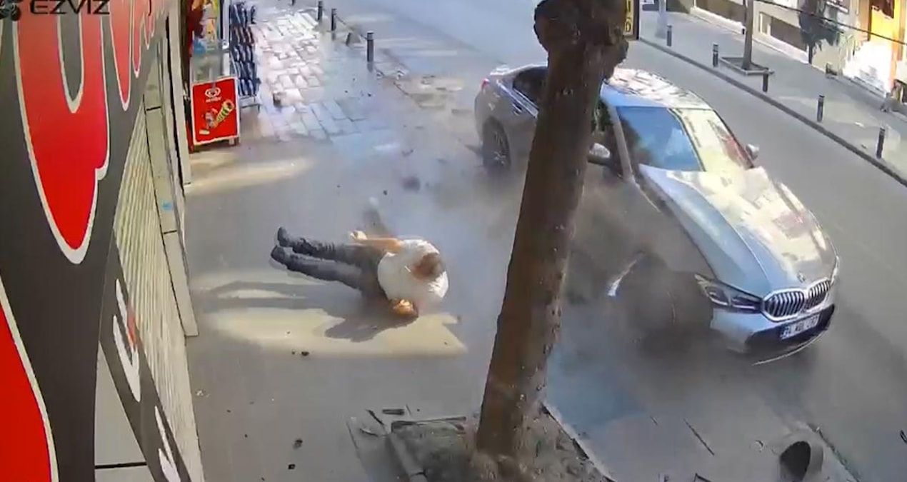 Ayrıntılar Netleşti: Kontrolden çıkan otomobil kaldırımdaki yayaya çarptı - Son Dakika