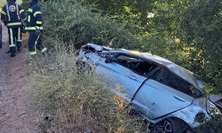 Driver Dies After Car Loses Control, Overturns into Ditch