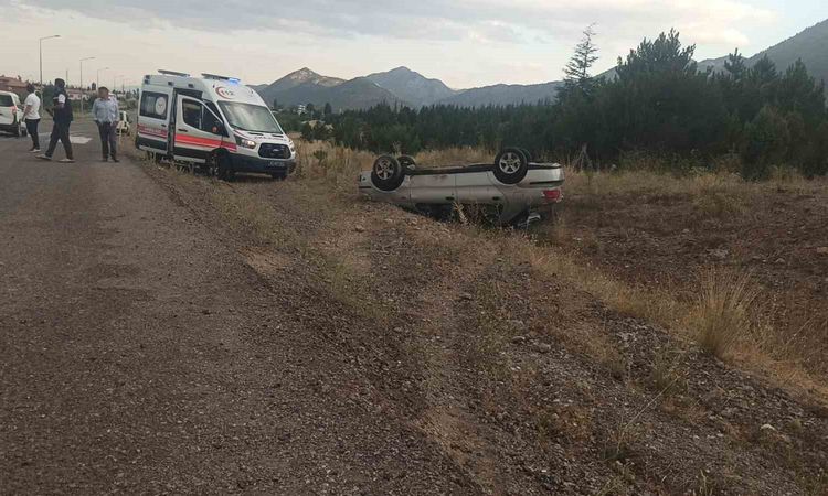 Konya'da kontrolden çıkan otomobil takla attı: 2 yaralı - Son Dakika - Son Dakika Bilgileri