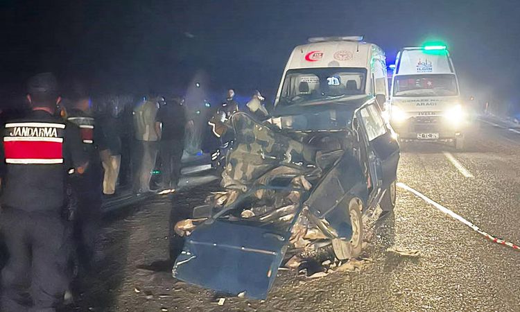 Gündemden Son Bilgiler: Konya'da Otomobil Traktöre Çarptı: Aynı Aileden İki Kişi yaşamını yitirdi - Haberleri