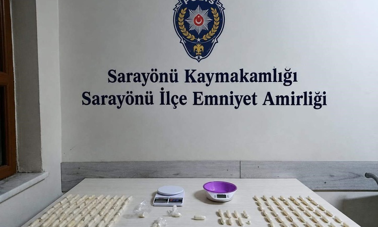 Konya Sarayönü'nde 1 kilo 203 gram metamfetamin ele geçirildi, 3 şüpheli hakkında tutuklama kararı verildi ve