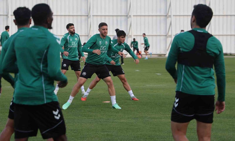 Konyaspor Teknik Direktörü İlhan Palut, hakemlerde özgüven yitimi olmamasını umdu ve Merak Edilenler